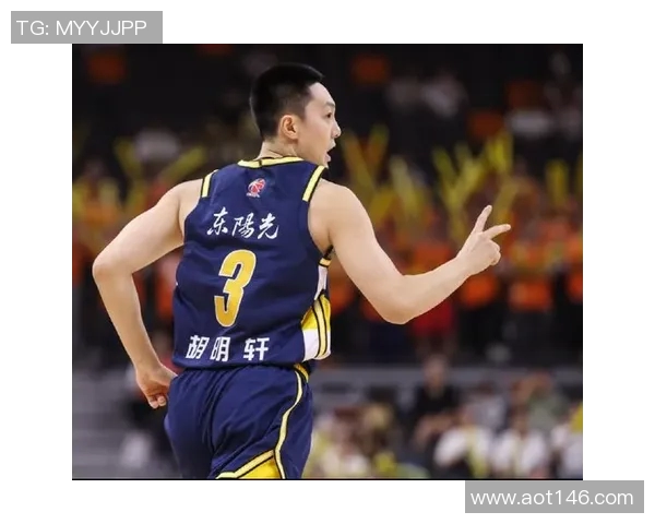 巴顿精准传中助攻球队夺得关键胜利展现卓越球技与团队合作精神