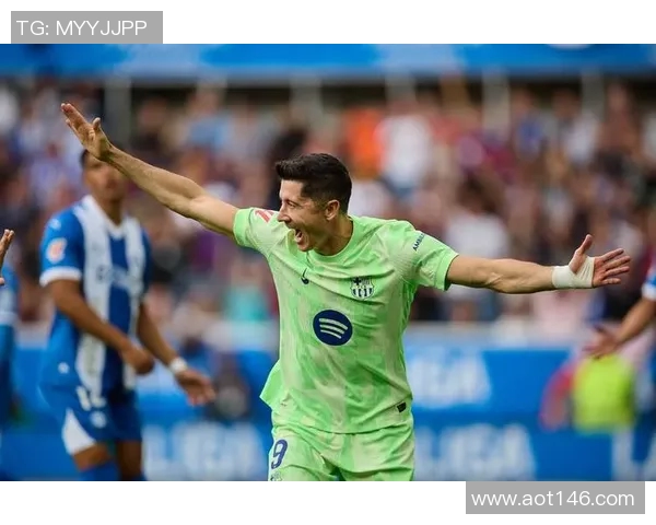 莱万在西甲赛场再创佳绩助力球队争冠展现超级前锋风采 莱万在西甲赛场再创佳绩助力球队争冠展现超级前锋风采