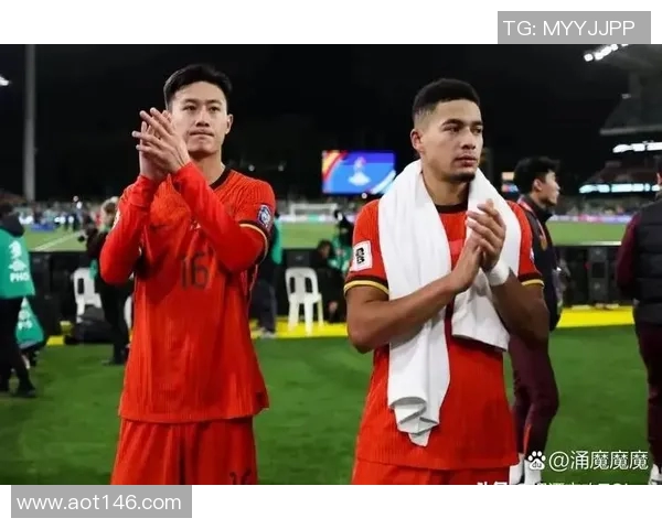 蒋圣龙在比赛中展现出色补位防守能力助力球队稳固后防线